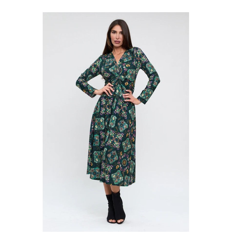 Vestido midi nudo estampado fondo verde