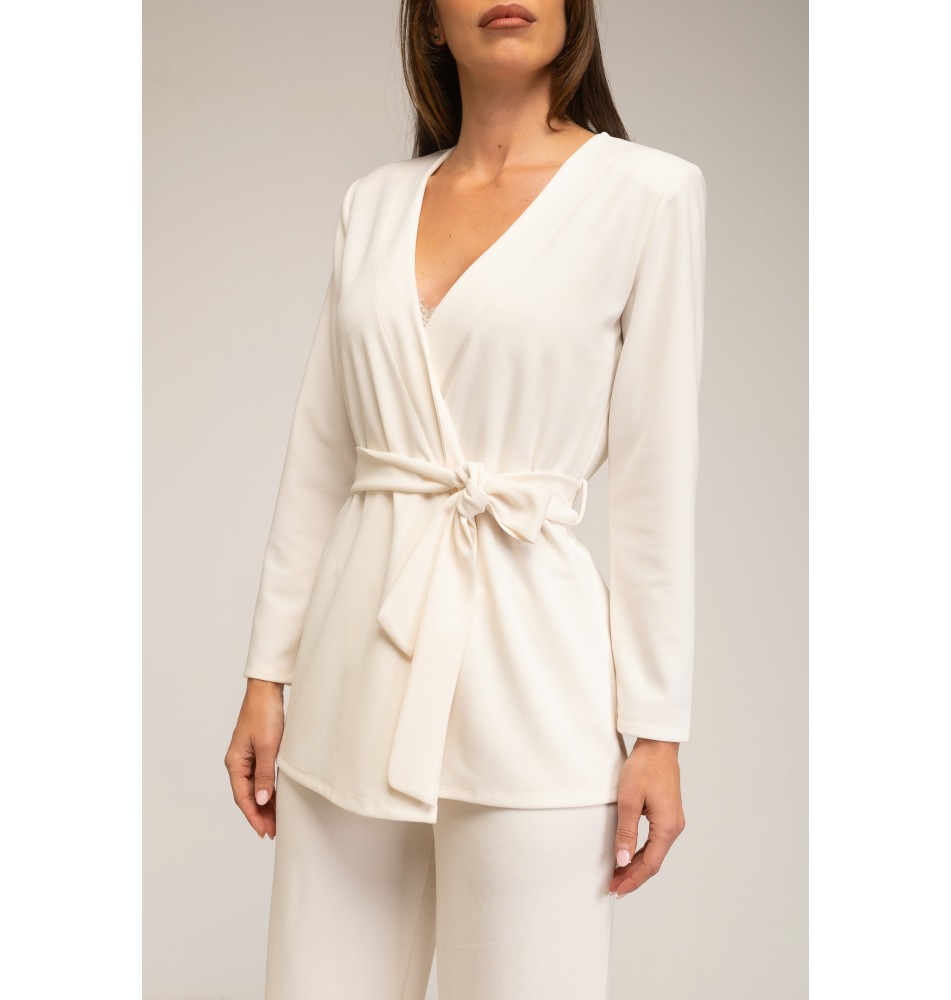 Traje de chaqueta con cinturón y pantalón crudo