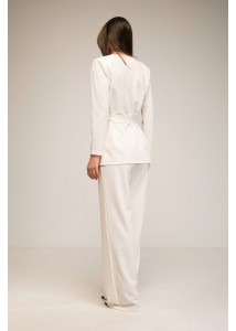 Traje de chaqueta con cinturón y pantalón crudo