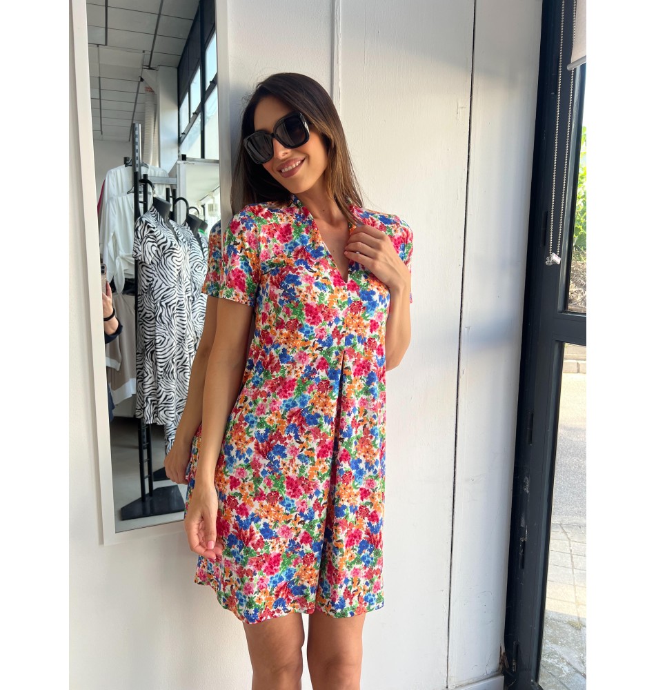 Vestido corto escote pico estampado 2