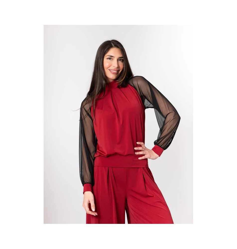 Conjunto pantalón palazzo y top con mangas de tul. Granate